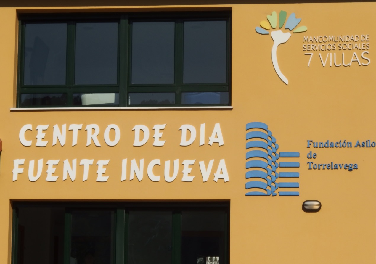 Fachada Centro de día de Arnuero